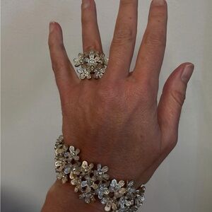 Elegant Silver tone Floral Jewelry Set